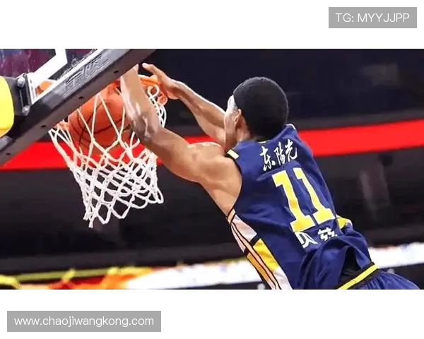 [CBA]贝兹利快攻中接球 随后上演大风车暴扣.